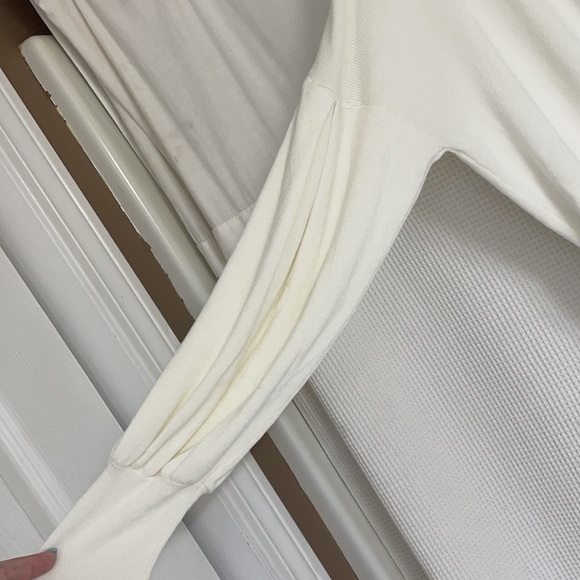 Express white sweater - Picture 5 of 7